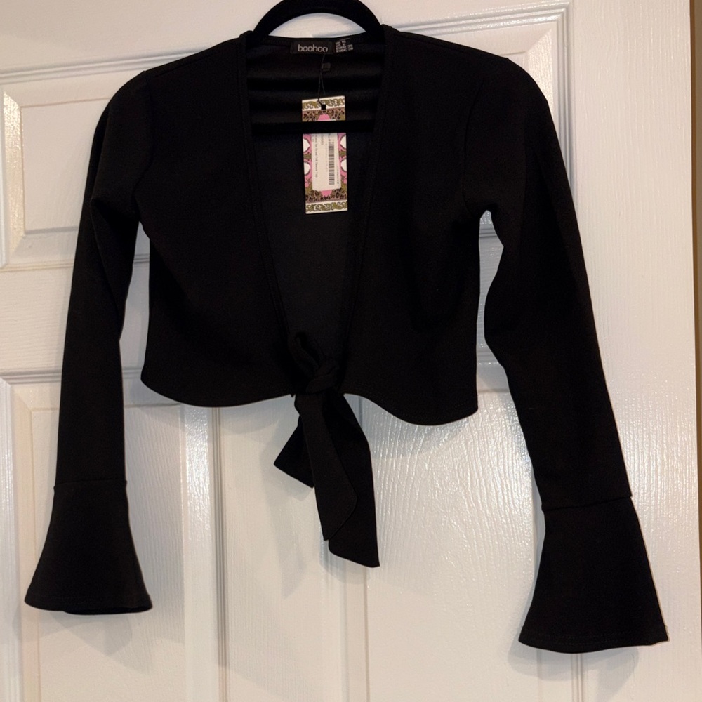 Boohoo Black Tie-Front Cropped top with Flared Cuffs